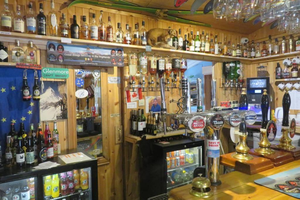 Pine Marten Bar Glenmore Pods Aviemore Exterior foto