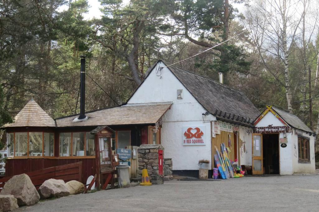 Pine Marten Bar Glenmore Pods Aviemore Exterior foto
